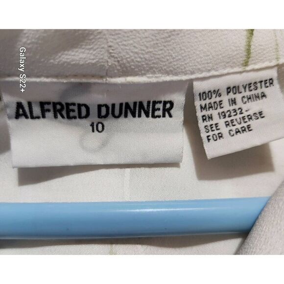 NEW Alfred Dunner Blouse with watercolor tulip pattern - Picture 6 of 7